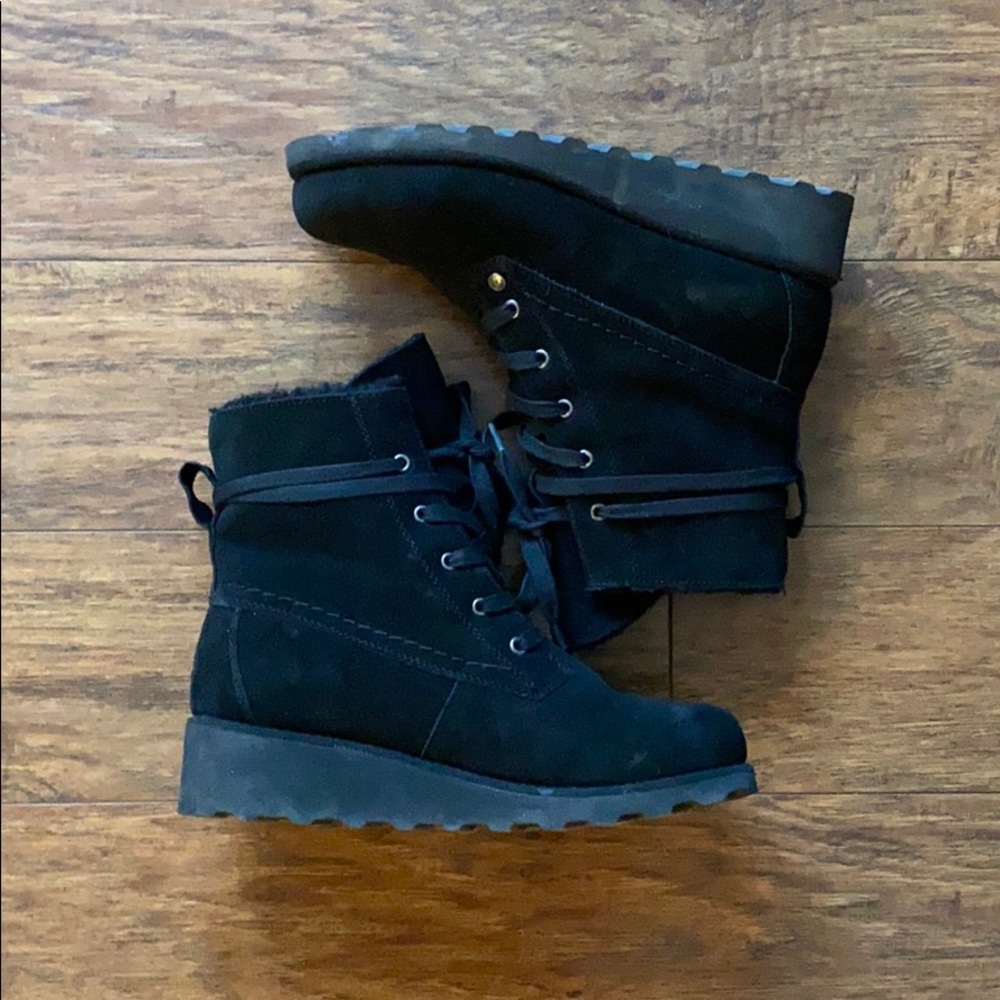 Bearpaw Short Lined Booties